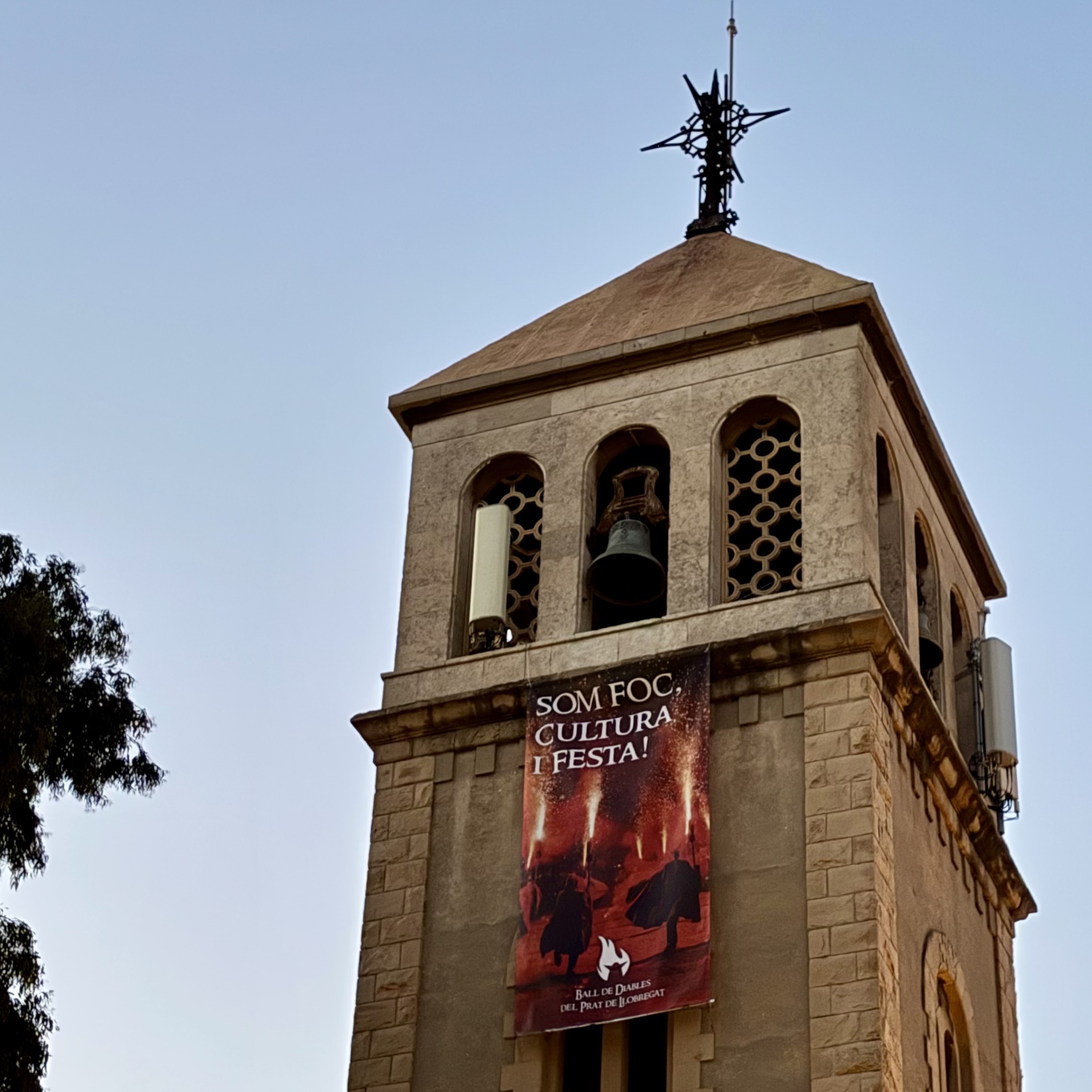 Disseny de lones publicitàries per a esdeveniments culturals